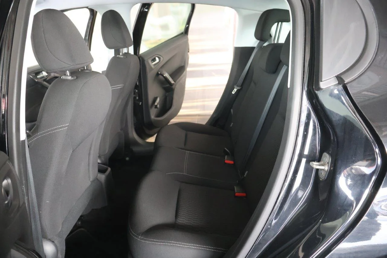 Peugeot 208 - View model 28