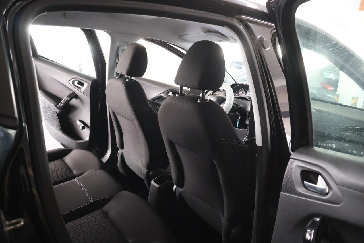 Peugeot 208 - View model 29