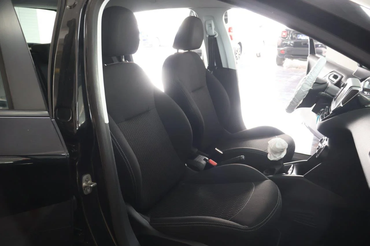 Peugeot 208 - View model 31