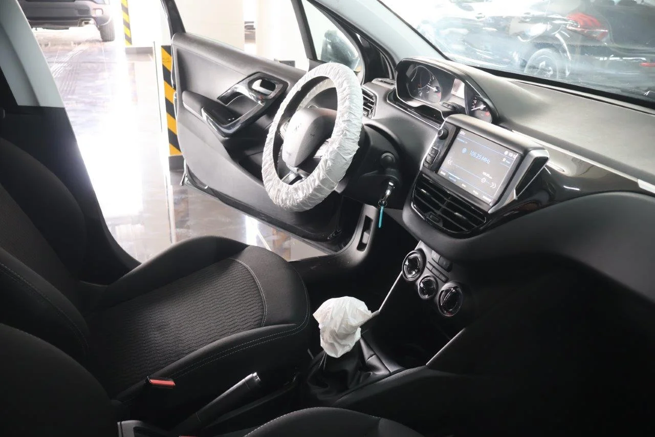 Peugeot 208 - View model 32