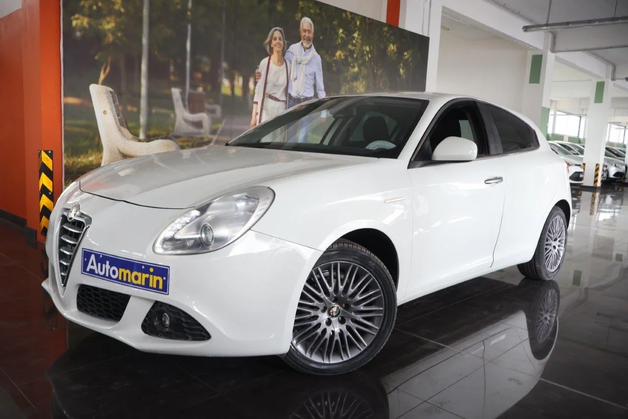 View 1 - Alfa Romeo Giulietta - 2012