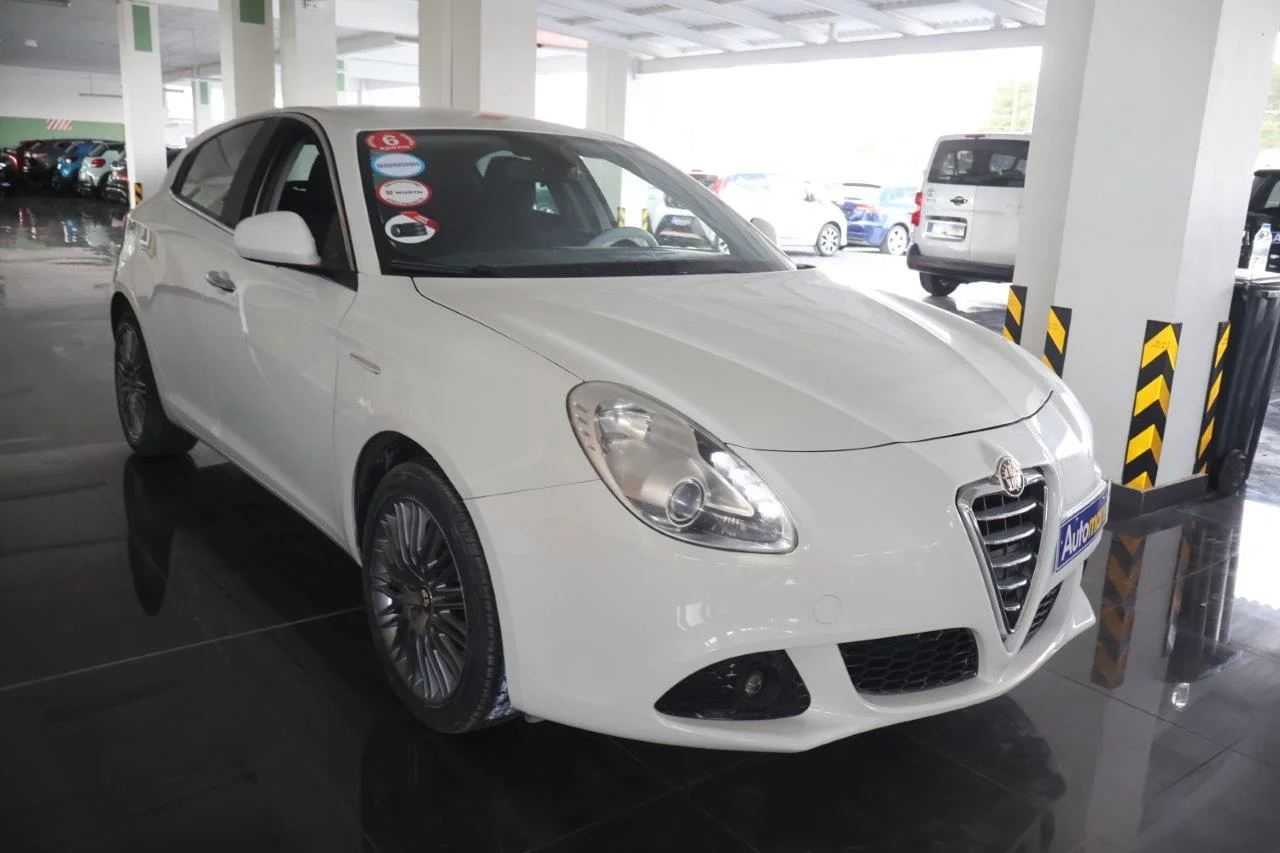 View 4 - Alfa Romeo Giulietta - 2012