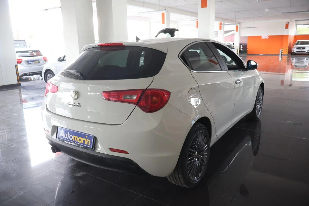 View 5 - Alfa Romeo Giulietta - 2012