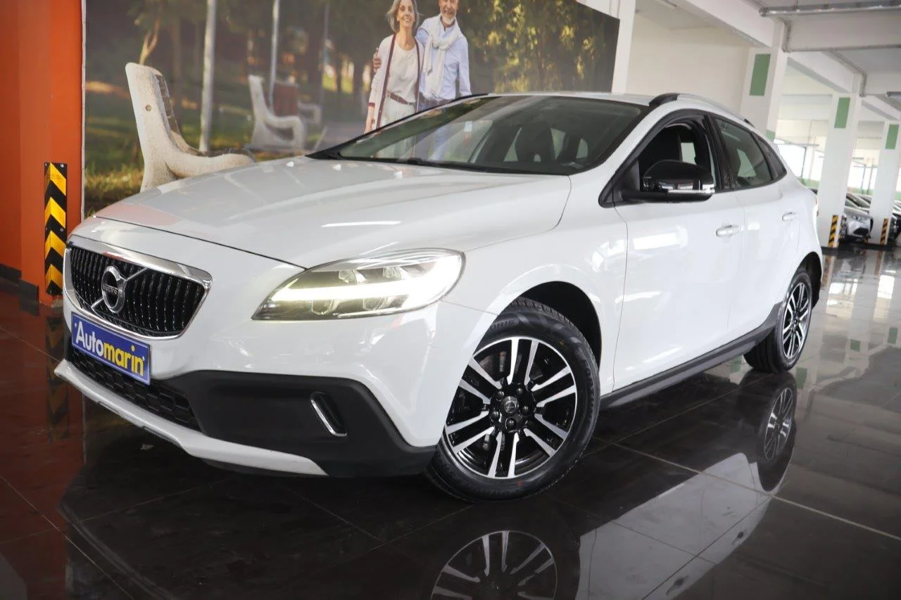 View 1 - Volvo V40 Cross Country - 2019