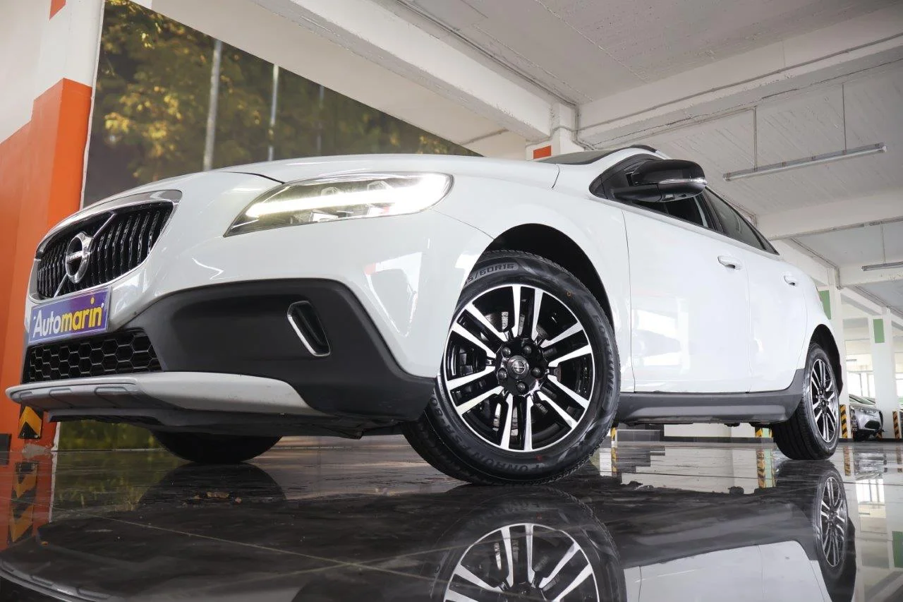 View 2 - Volvo V40 Cross Country - 2019