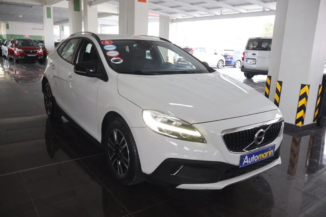 View 4 - Volvo V40 Cross Country - 2019