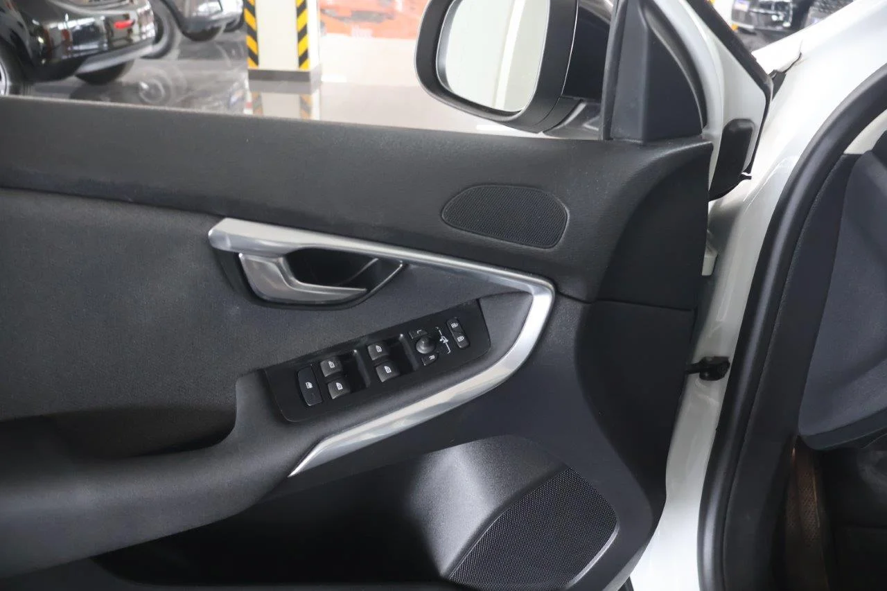 Volvo V40 Cross Country - View model 28