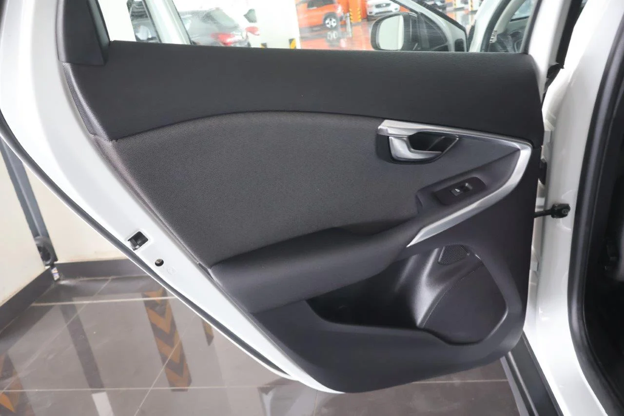 Volvo V40 Cross Country - View model 31