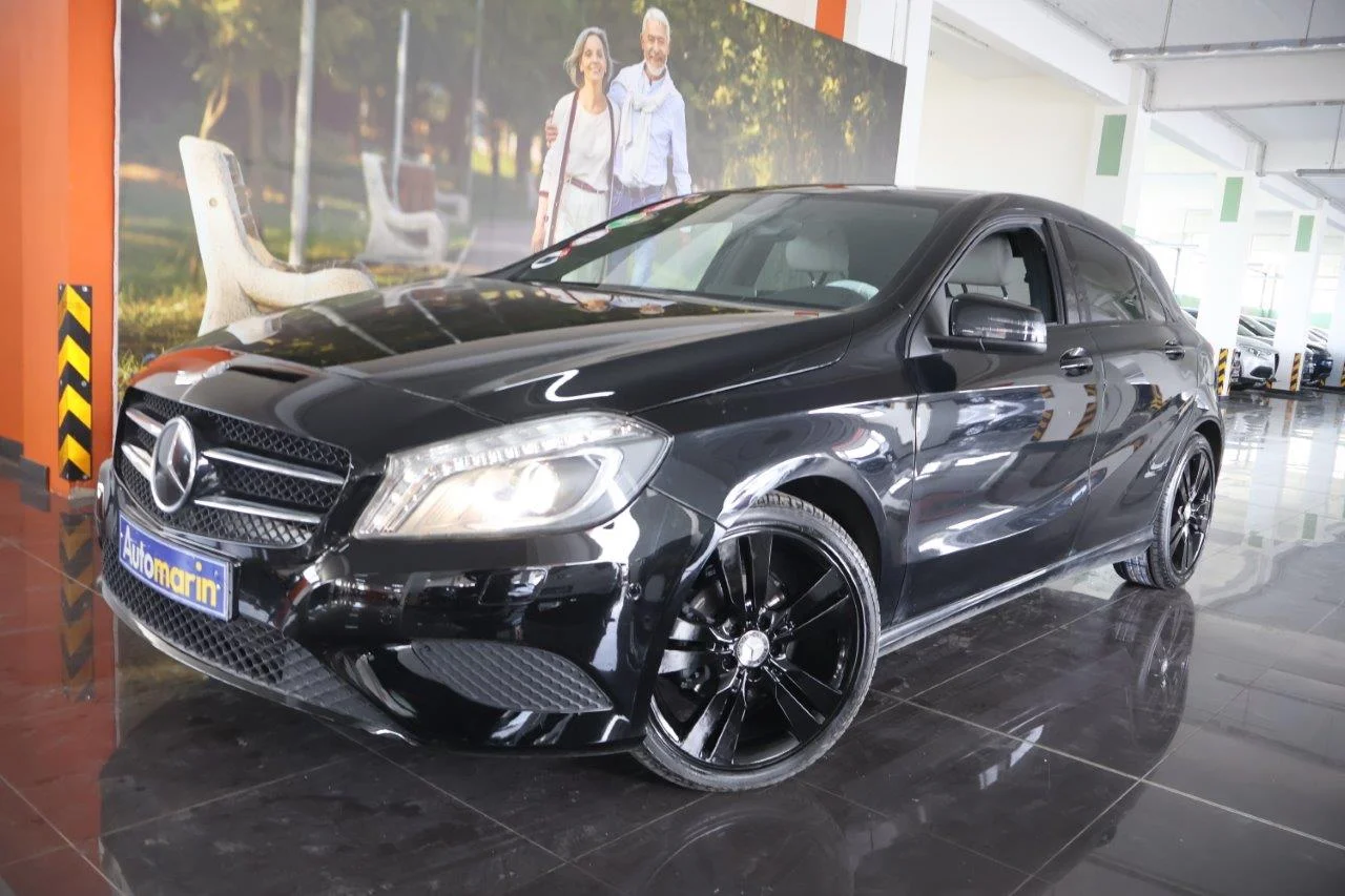 View 1 - Mercedes-Benz A 180 - 2015