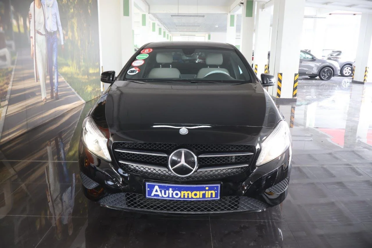 View 3 - Mercedes-Benz A 180 - 2015