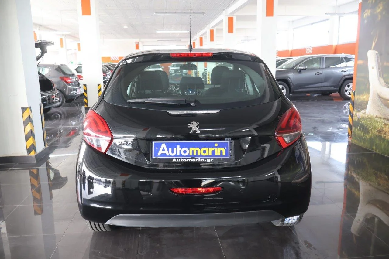 Peugeot 208 - View model 5