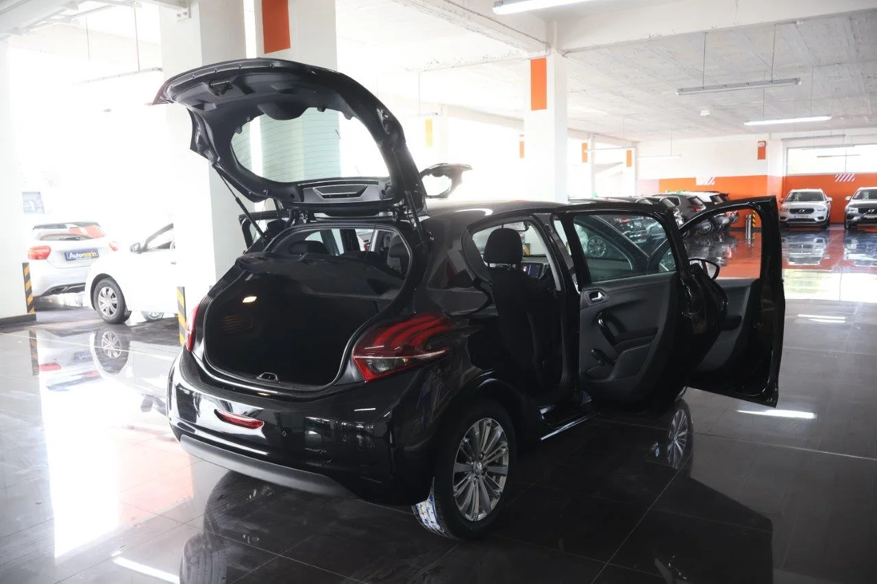 Peugeot 208 - View model 7