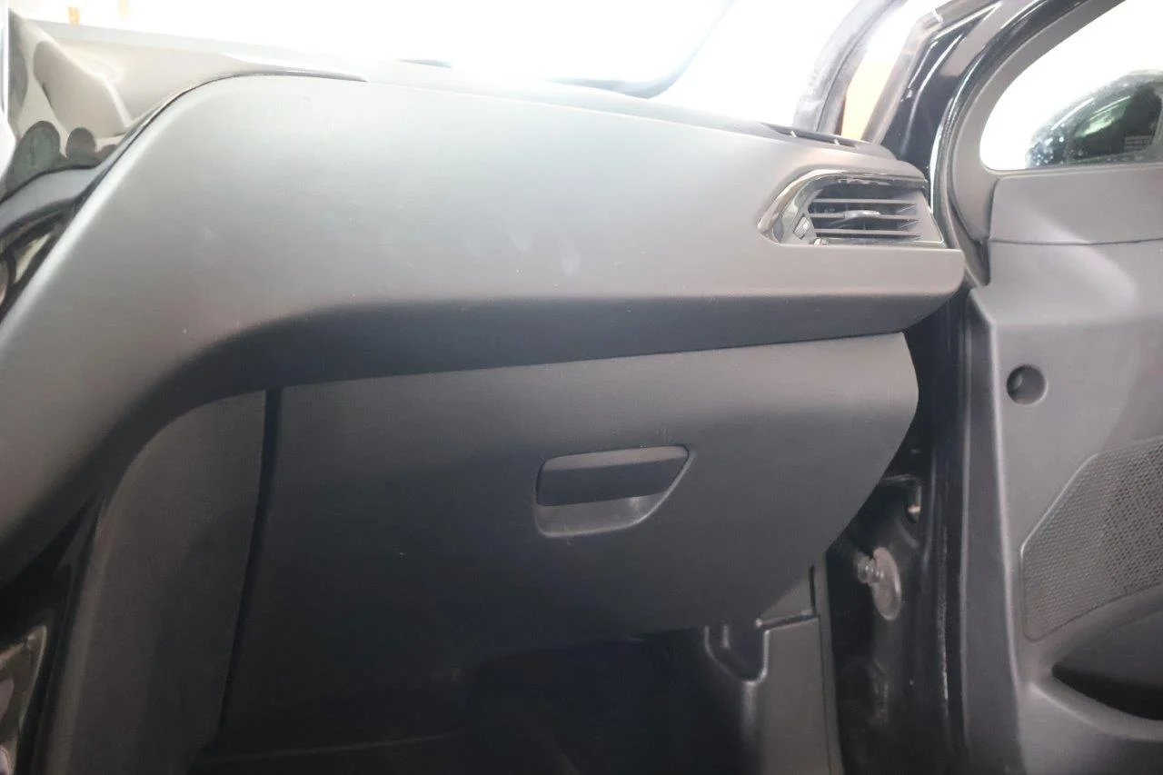 Peugeot 208 - View model 22