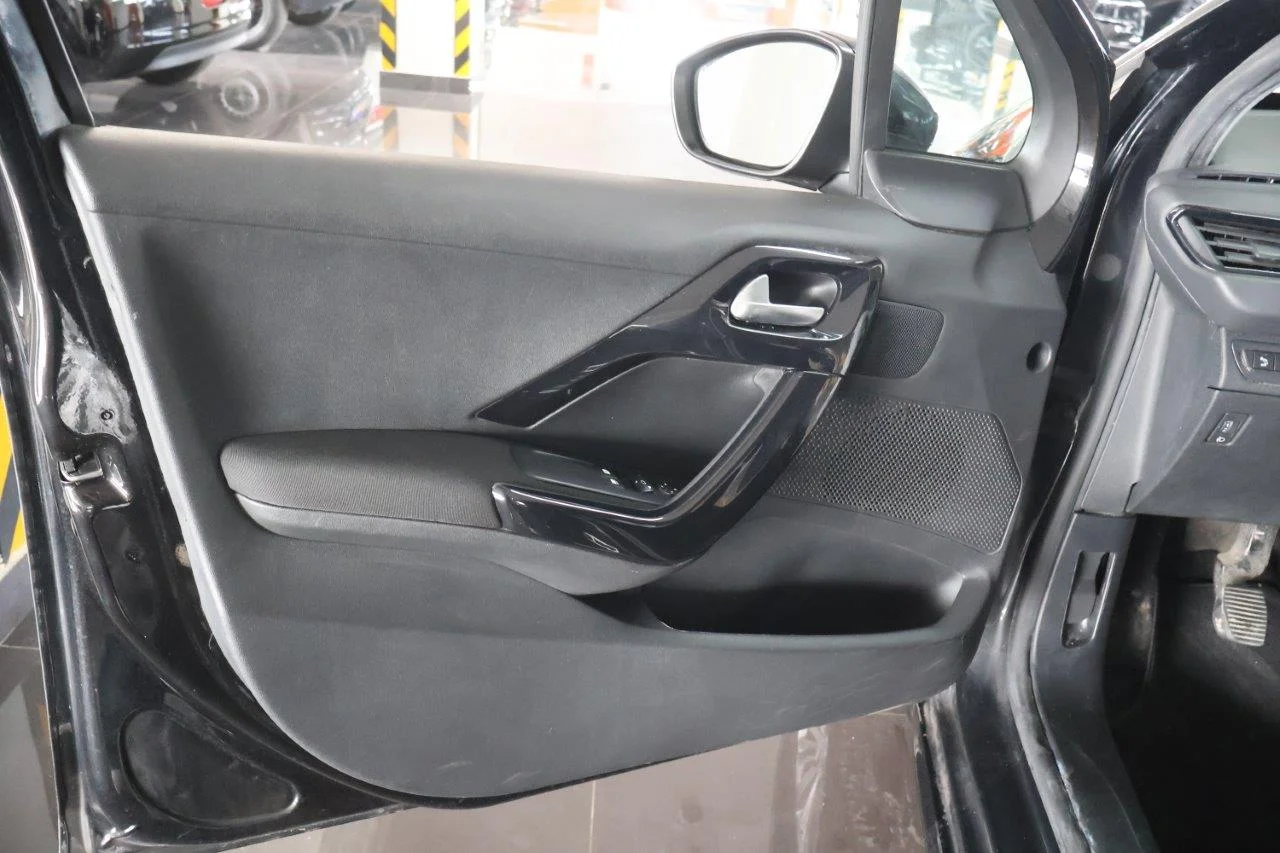 Peugeot 208 - View model 25