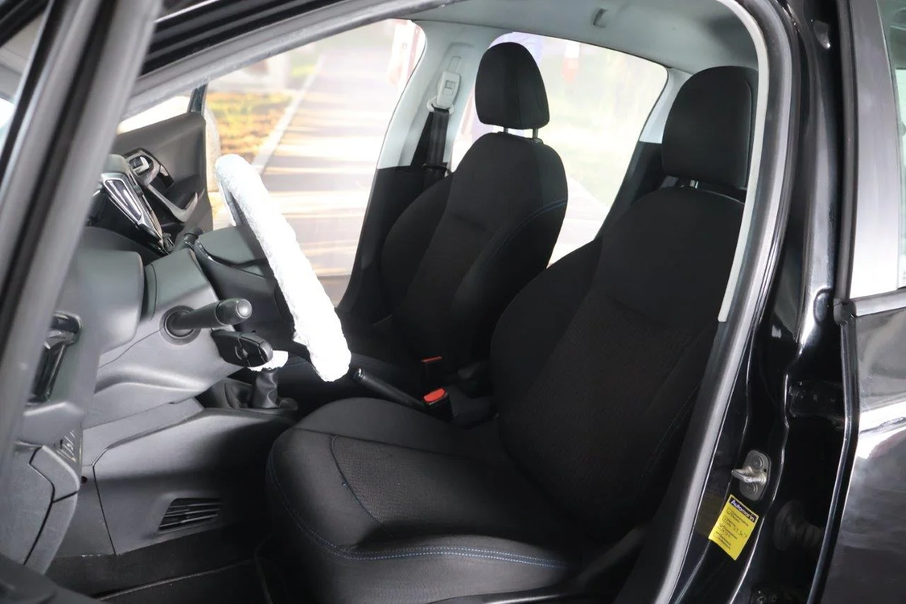 Peugeot 208 - View model 27