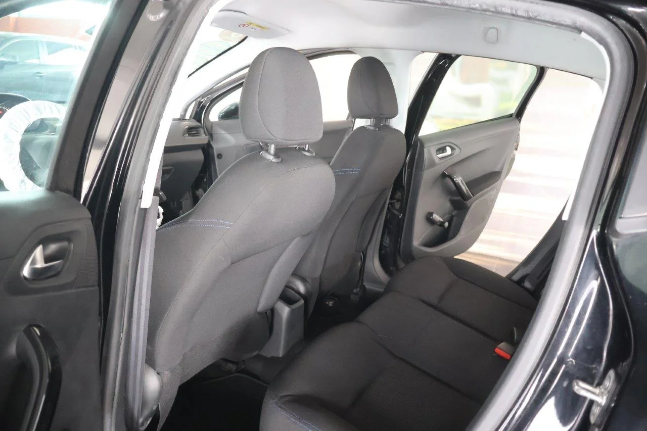 Peugeot 208 - View model 28