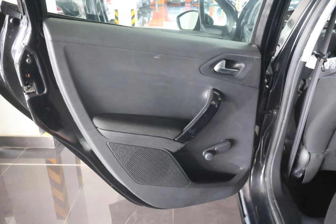 Peugeot 208 - View model 29