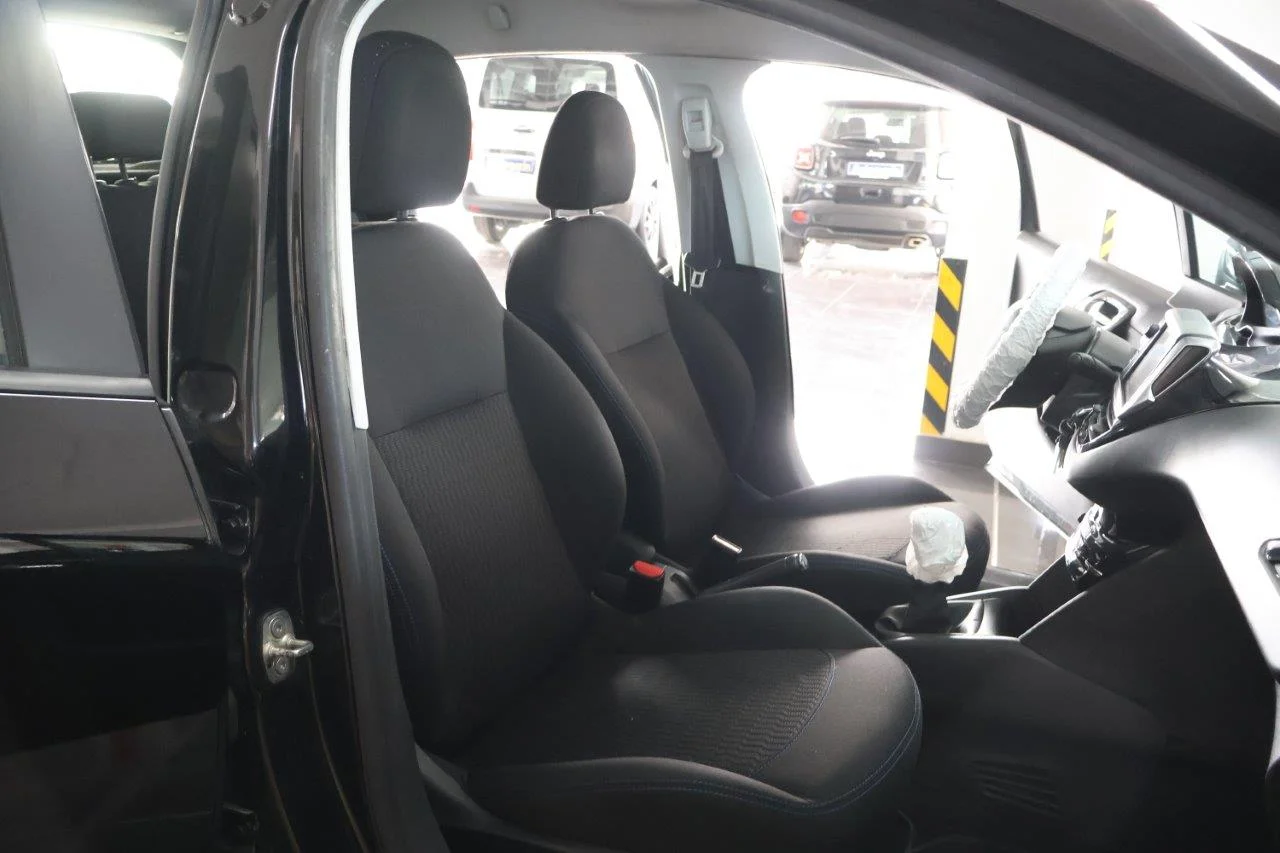 Peugeot 208 - View model 33