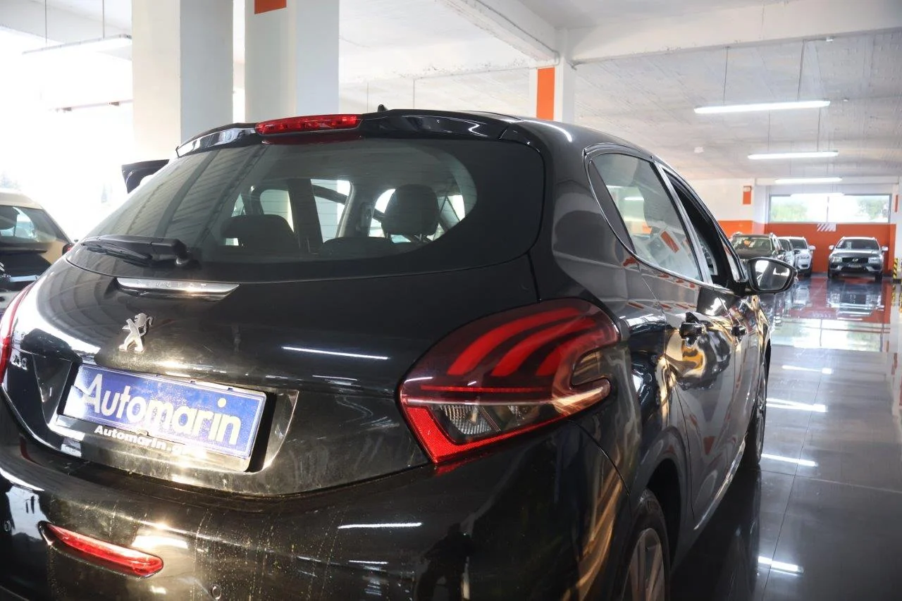 Peugeot 208 - View model 10