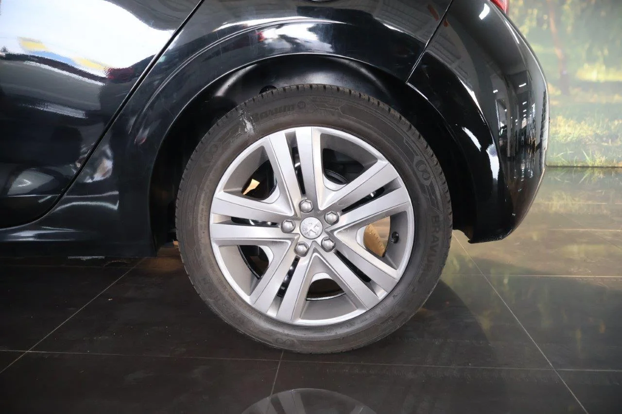 Peugeot 208 - View model 12