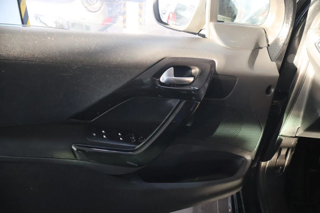 Peugeot 208 - View model 27