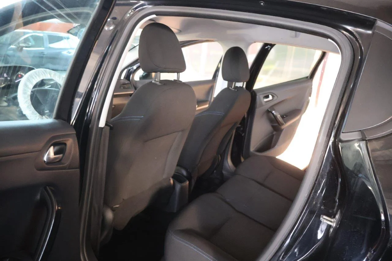Peugeot 208 - View model 29