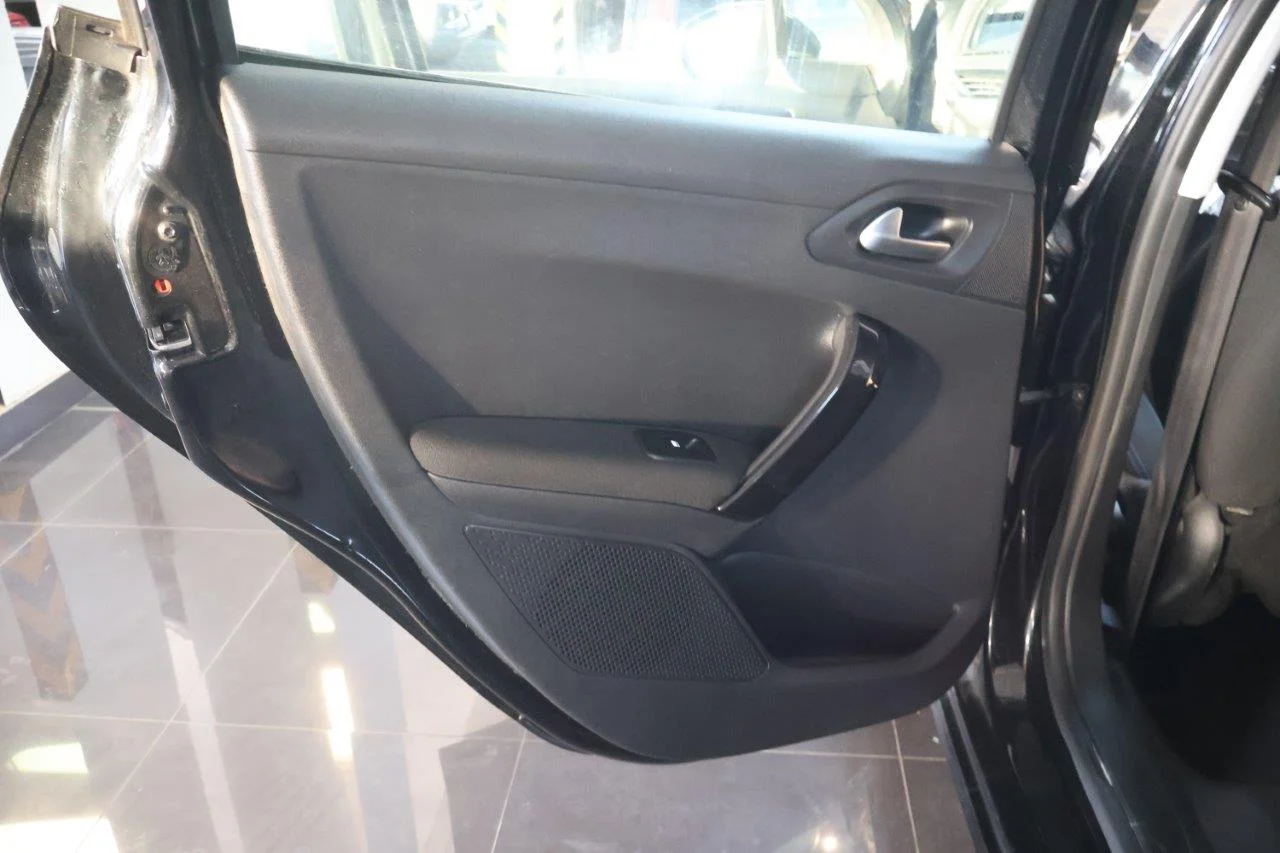 Peugeot 208 - View model 30