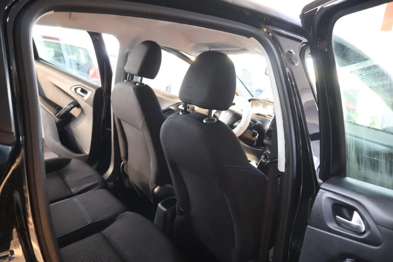 Peugeot 208 - View model 32
