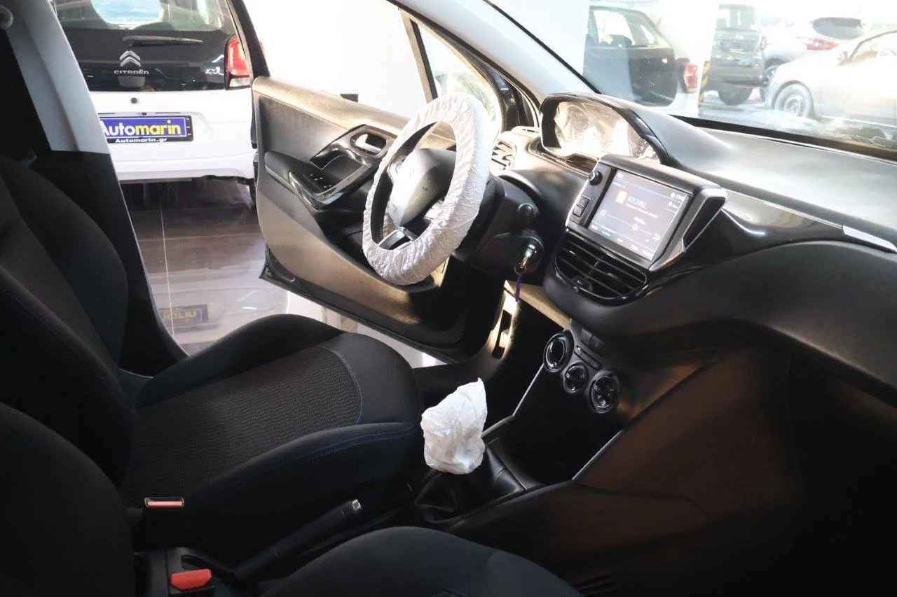 Peugeot 208 - View model 35