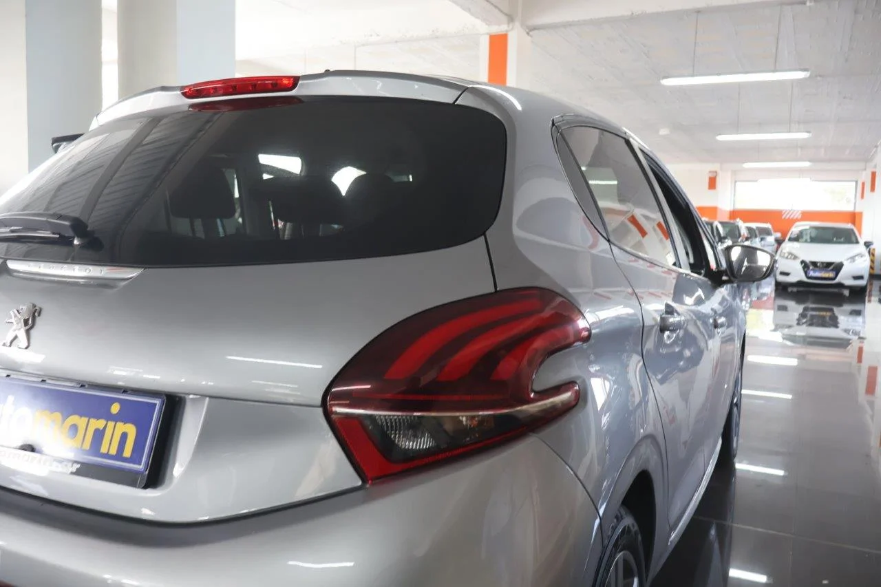 Peugeot 208 - View model 10