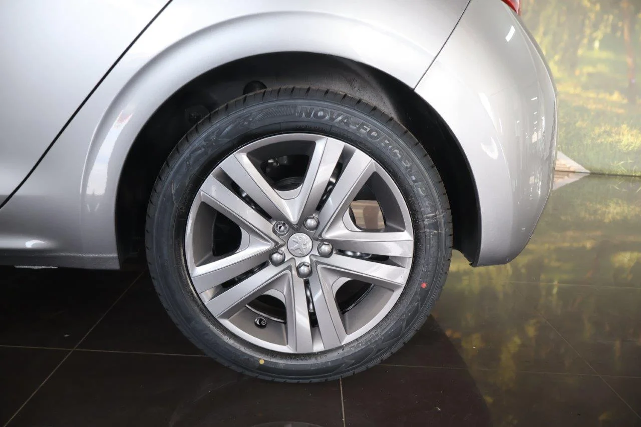 Peugeot 208 - View model 12