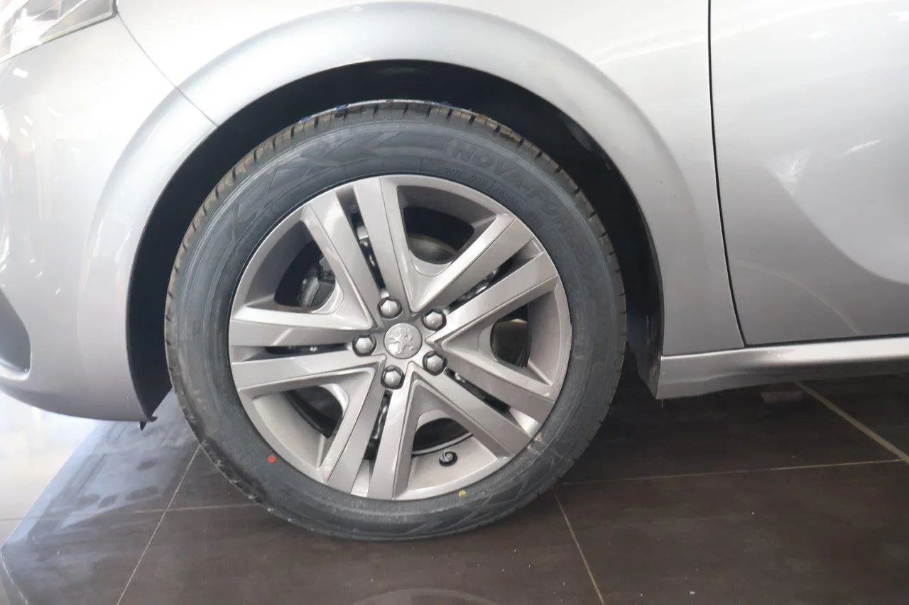 Peugeot 208 - View model 13