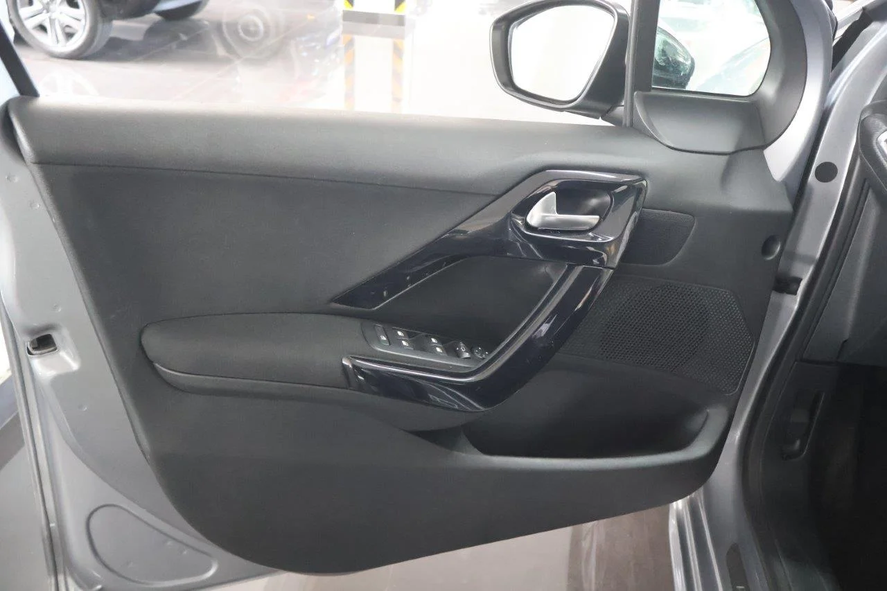 Peugeot 208 - View model 26