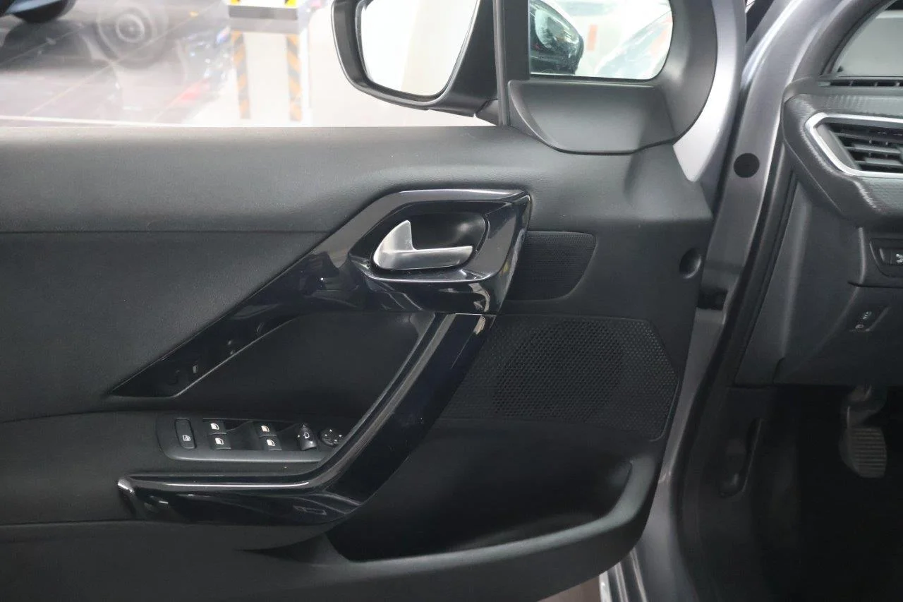 Peugeot 208 - View model 27