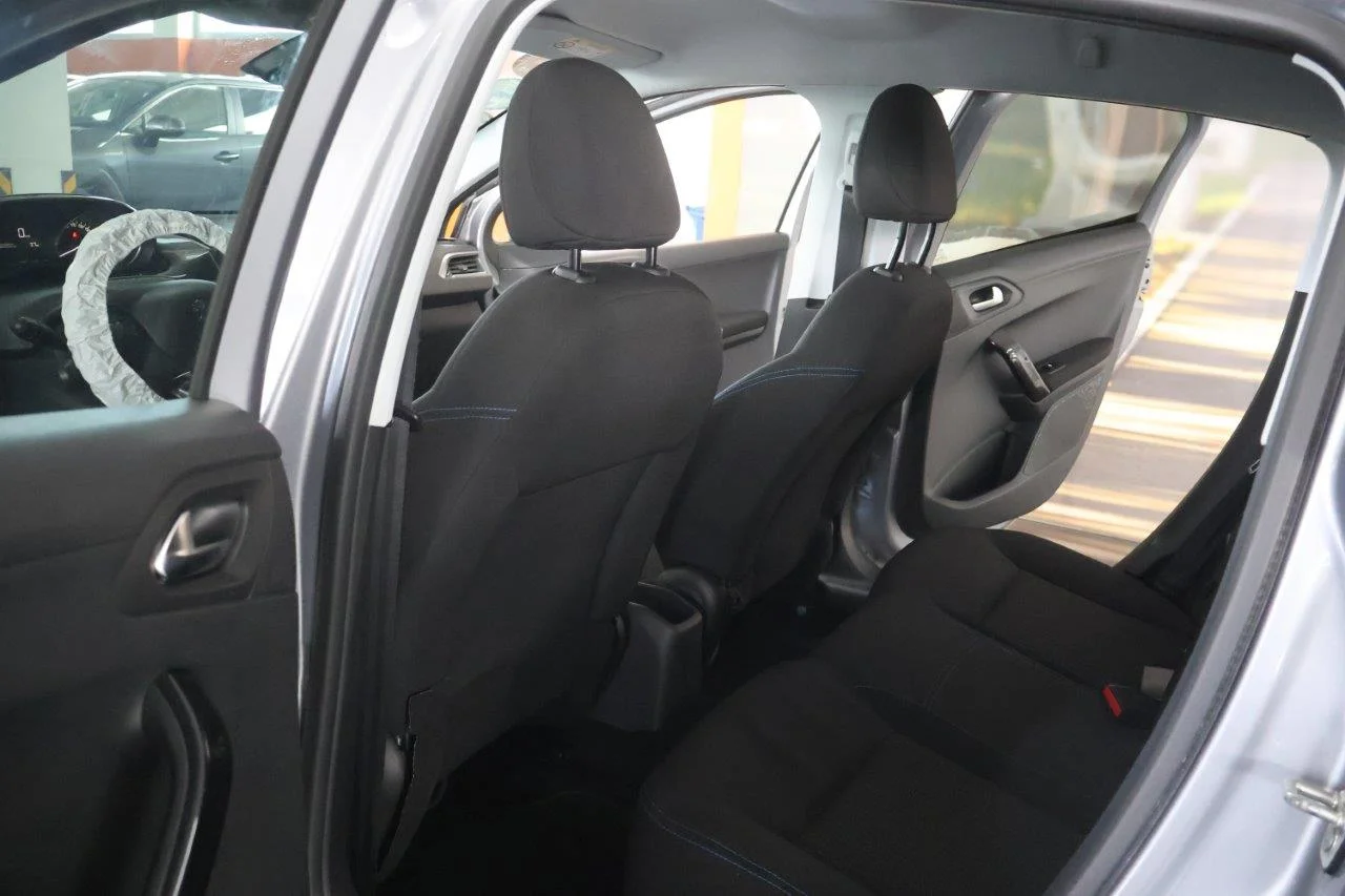 Peugeot 208 - View model 29
