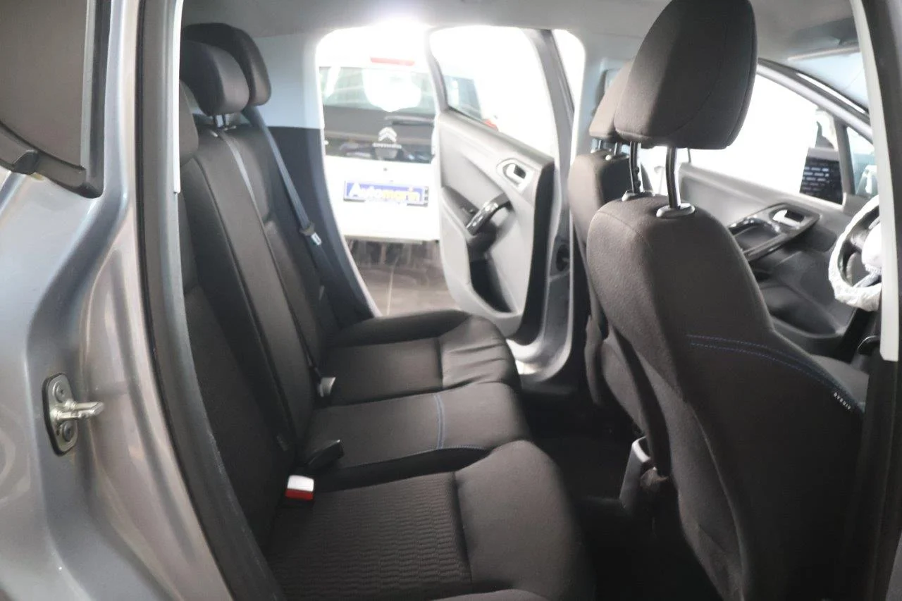 Peugeot 208 - View model 33