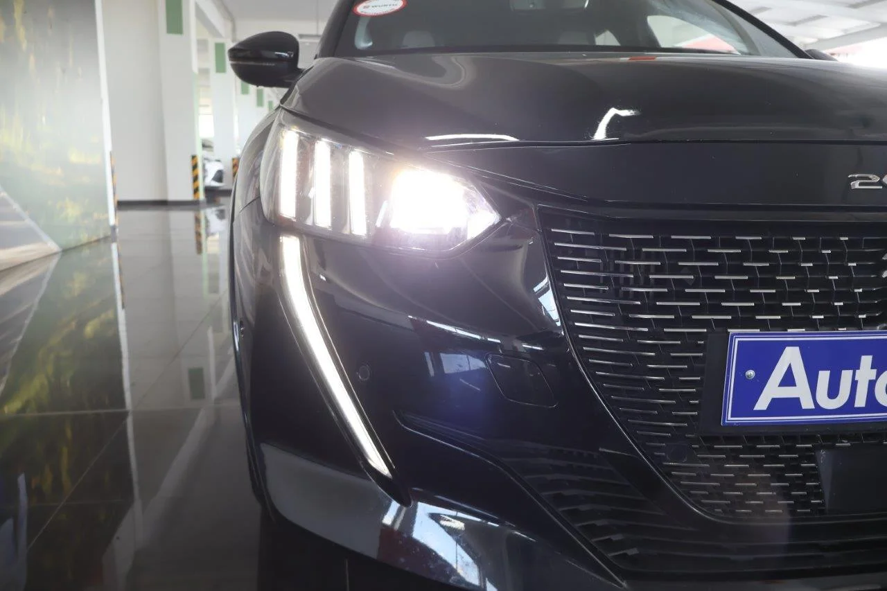 Peugeot 208 - View model 17