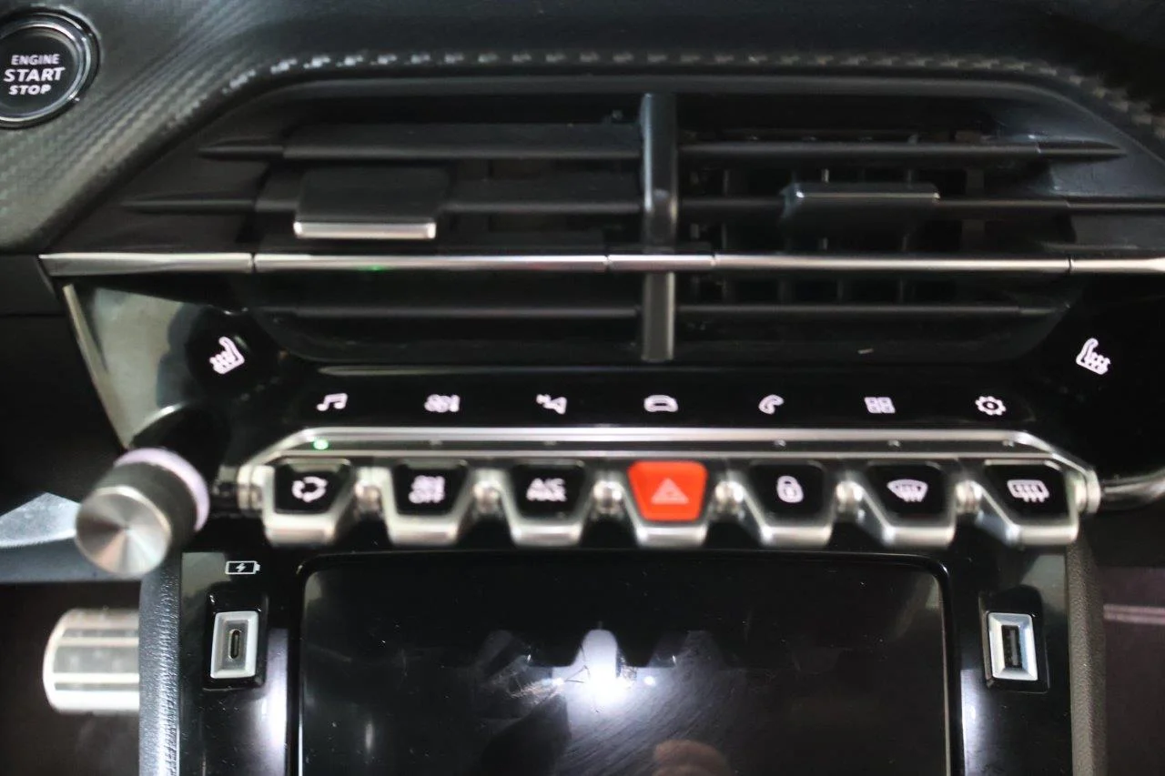 Peugeot 208 - View model 26
