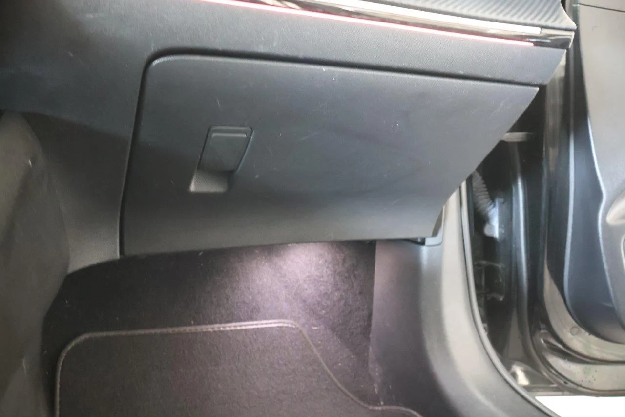 Peugeot 208 - View model 27