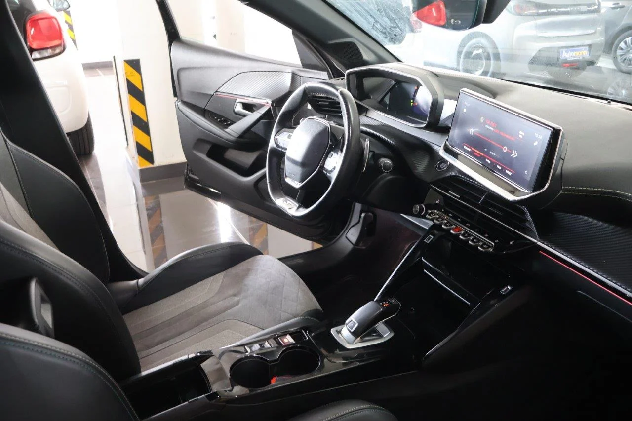 Peugeot 208 - View model 40