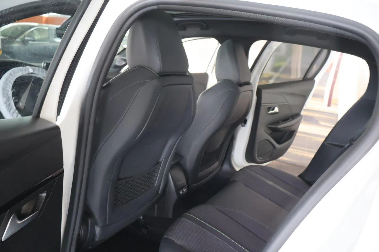 Peugeot 208 - View model 28