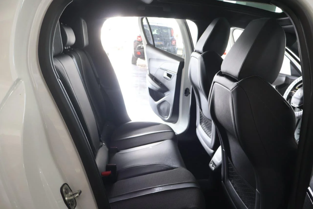 Peugeot 208 - View model 32
