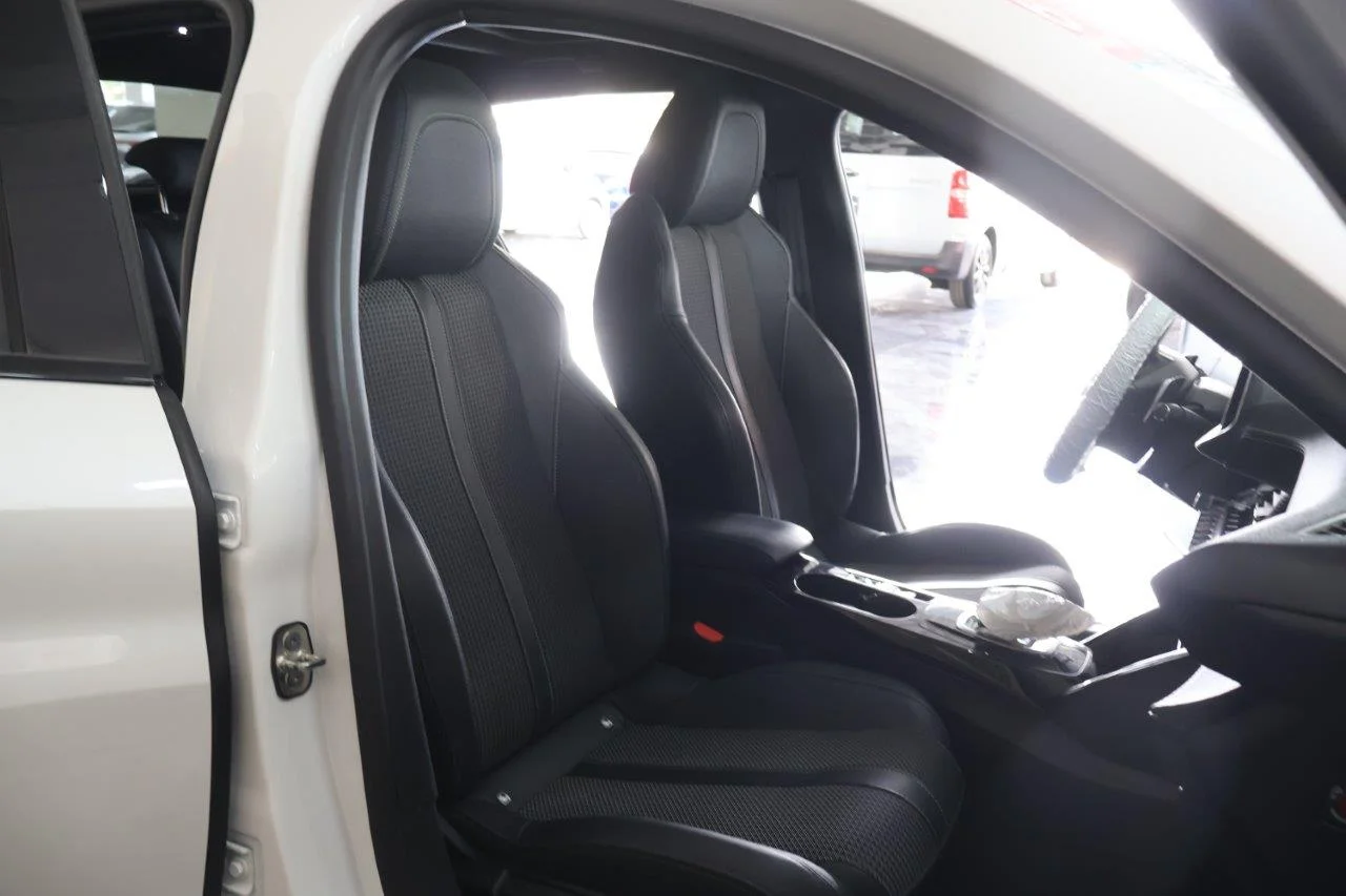 Peugeot 208 - View model 33