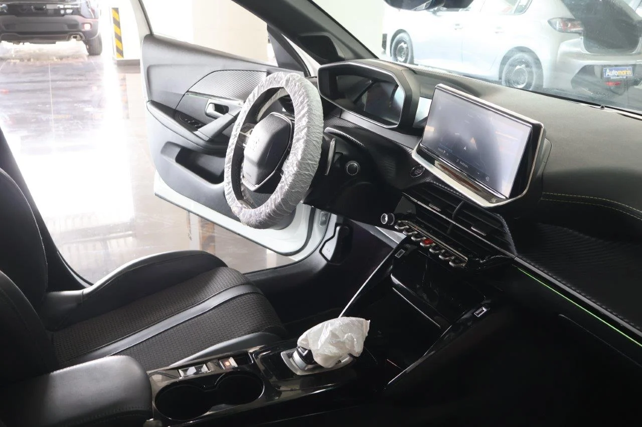 Peugeot 208 - View model 34