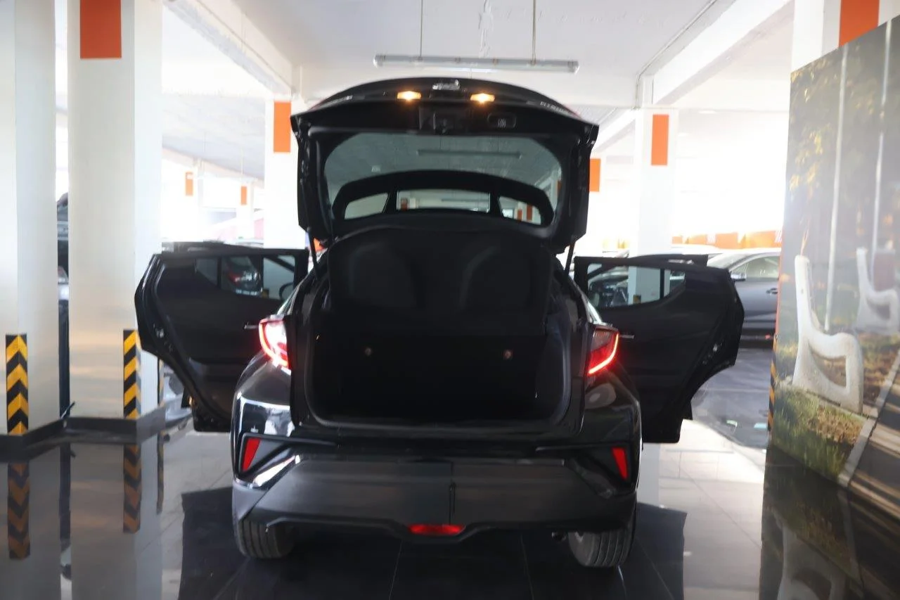 Toyota C-HR - View model 8