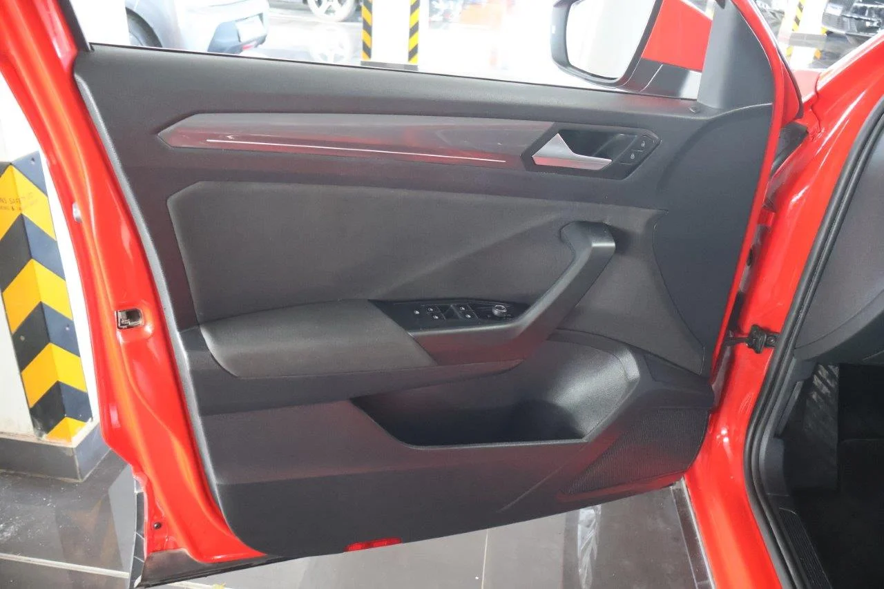Volkswagen T-Roc - View model 24