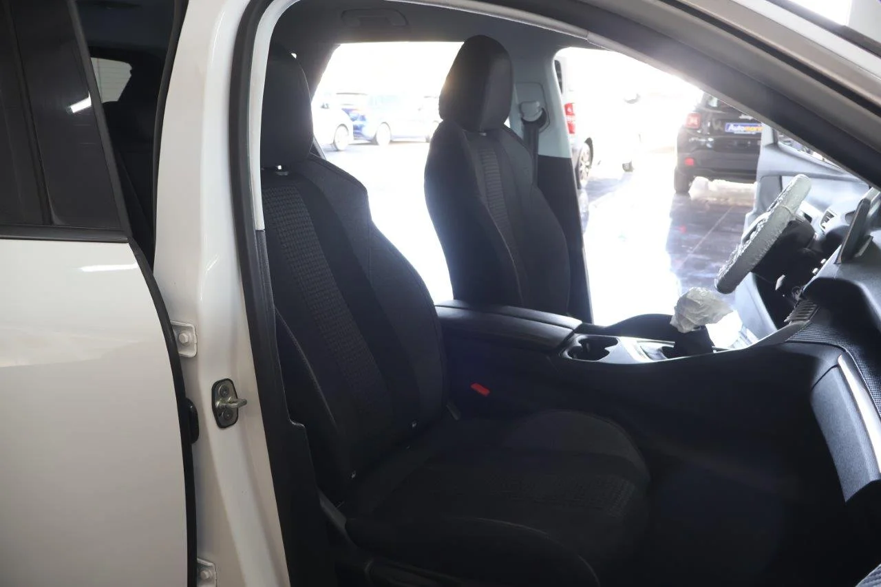 Peugeot 3008 - View model 33