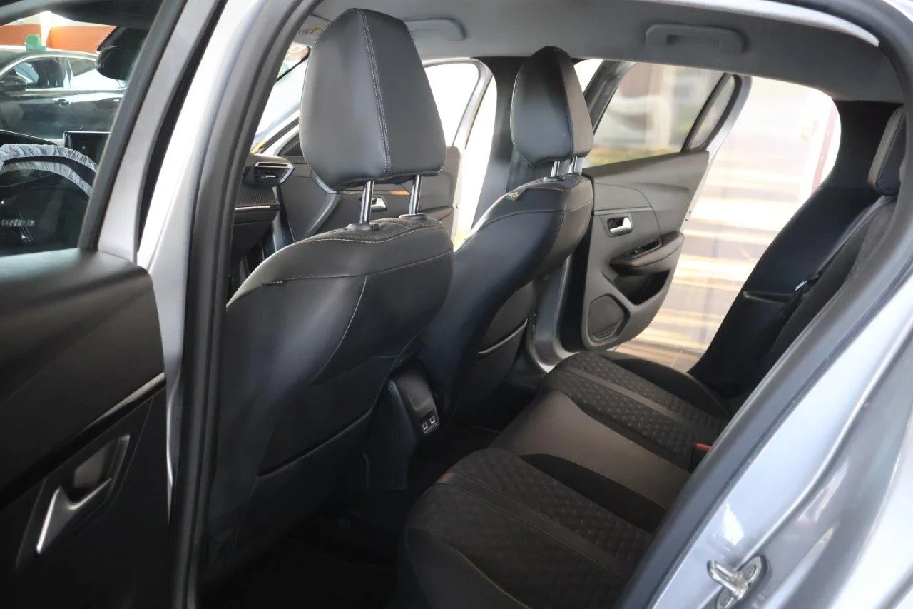 Peugeot 208 - View model 27