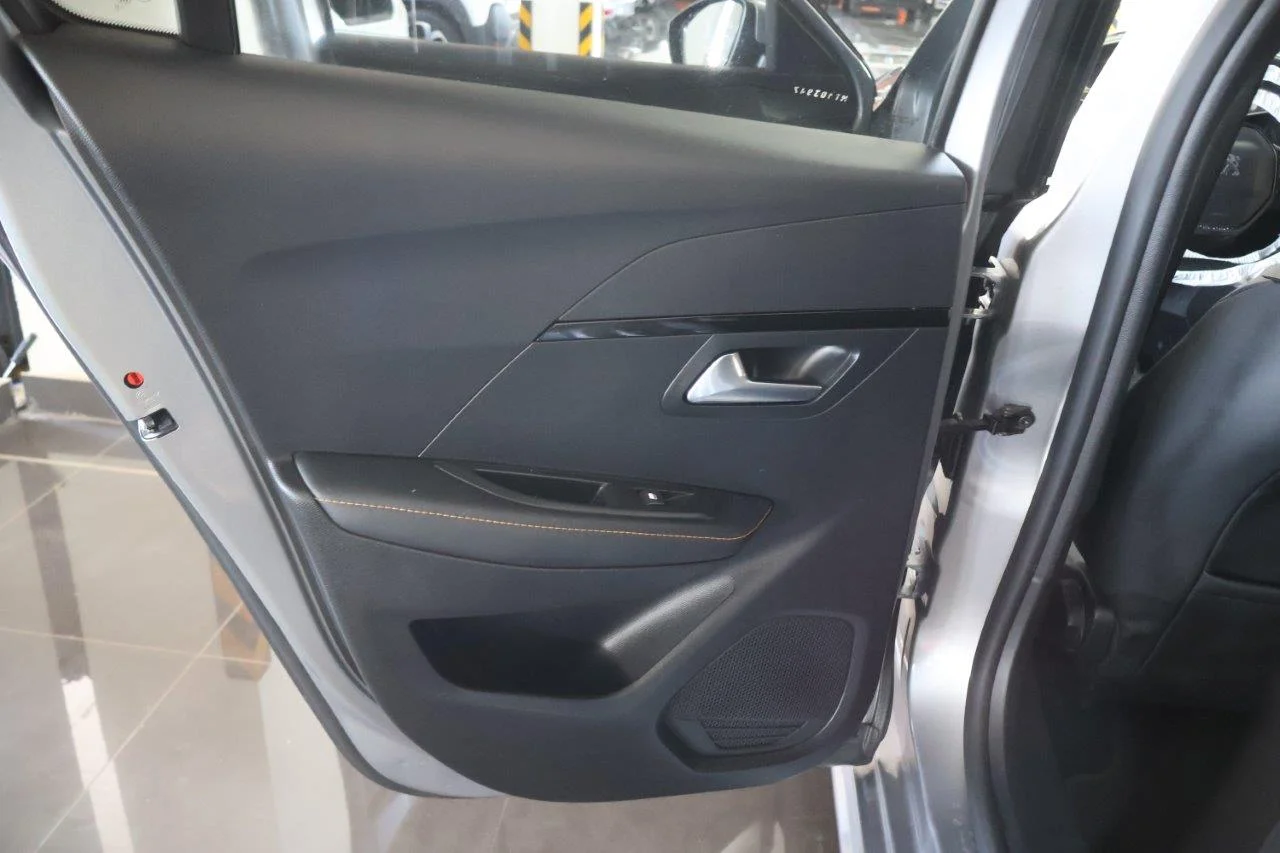 Peugeot 208 - View model 28