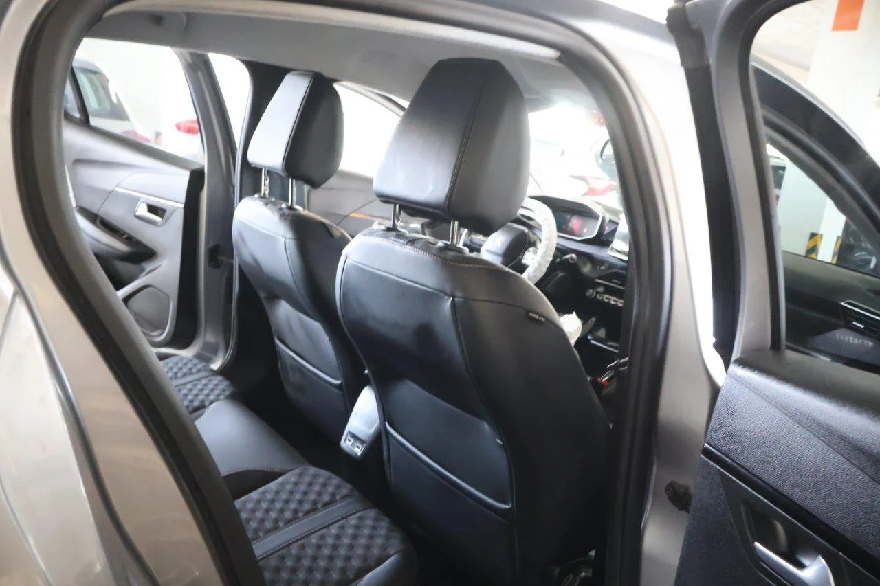 Peugeot 208 - View model 31